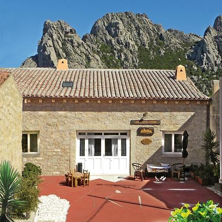 Antica Dimora La Corona San Pantaleo Eksteriør billede