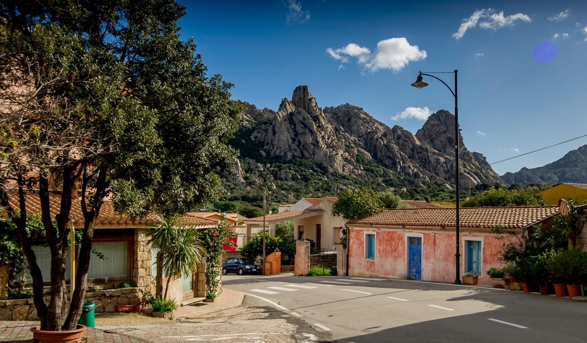 Antica Dimora La Corona San Pantaleo Eksteriør billede