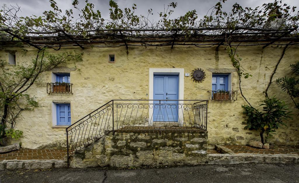 Antica Dimora La Corona San Pantaleo Eksteriør billede